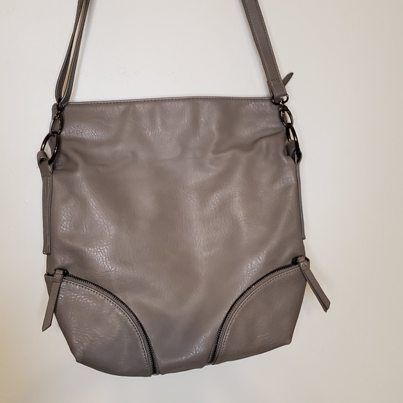 Nicole Miller Gray Boho Style Foldover Back with Curved Corner Zippered Pockets - Picture 4 of 15